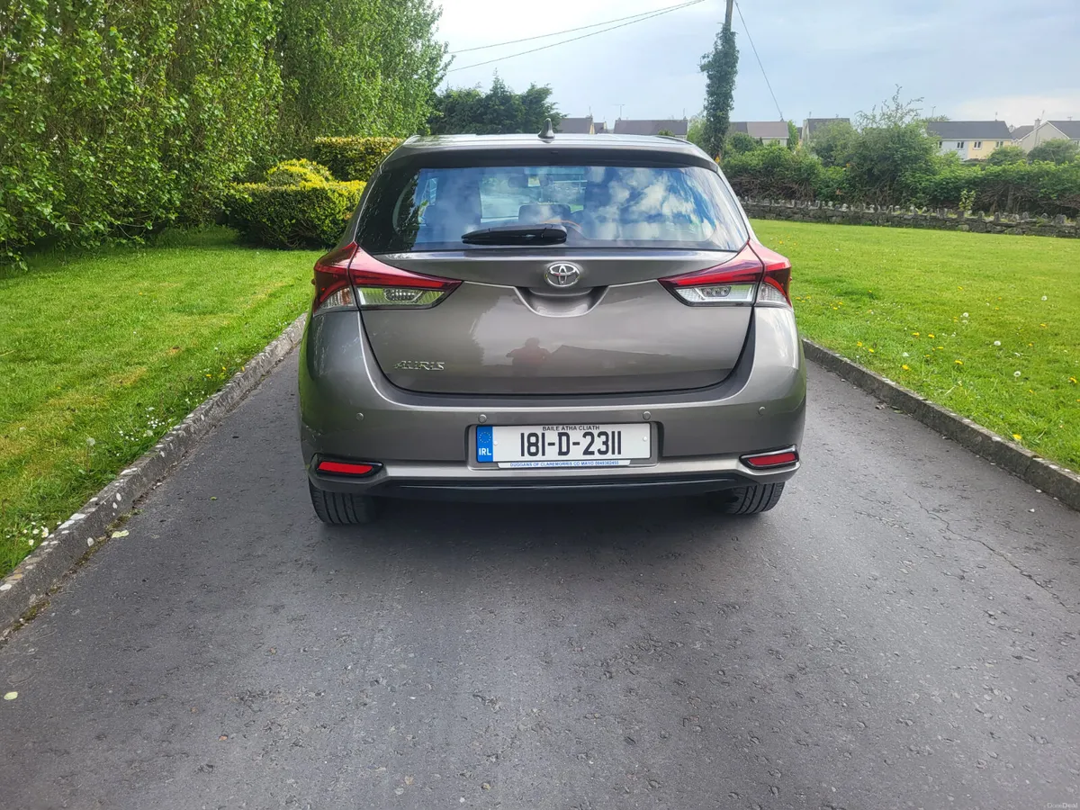 Toyota Auris  1.3 petrol   LOW KMS. - Image 3
