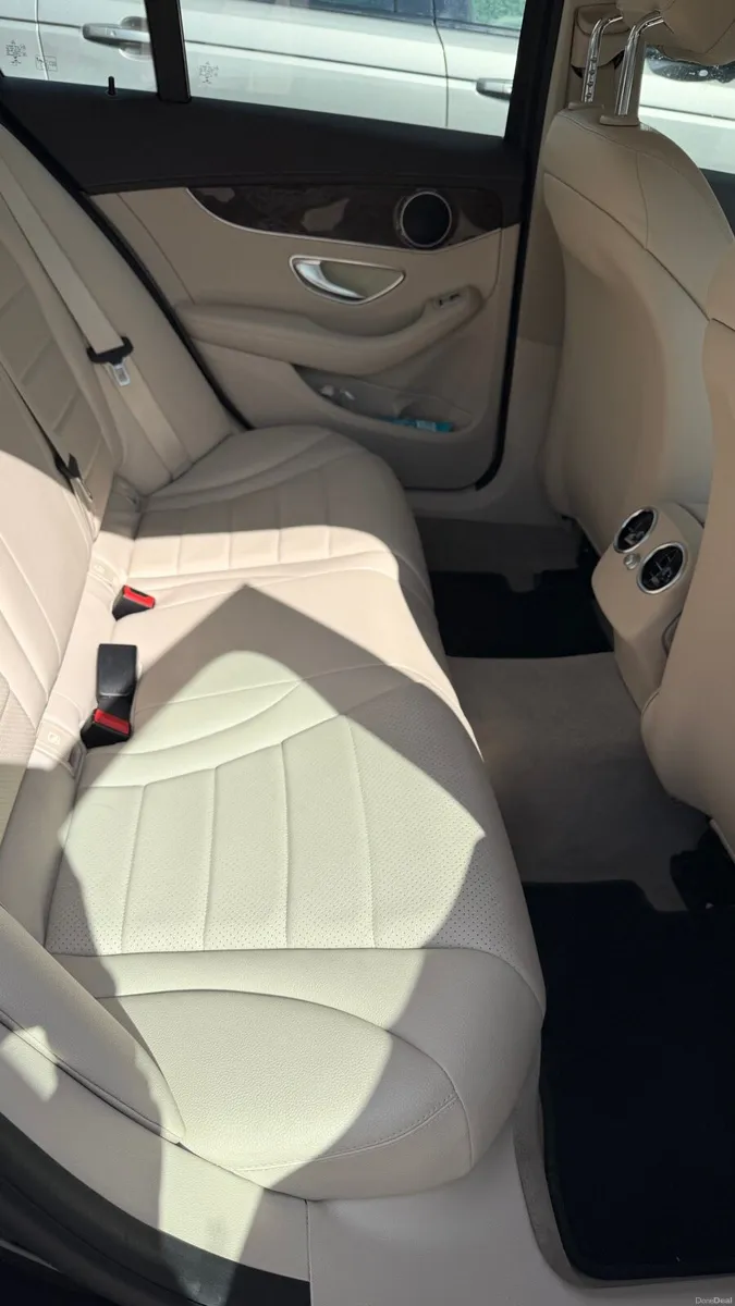 Mercedes C200d luxury trim - Image 4