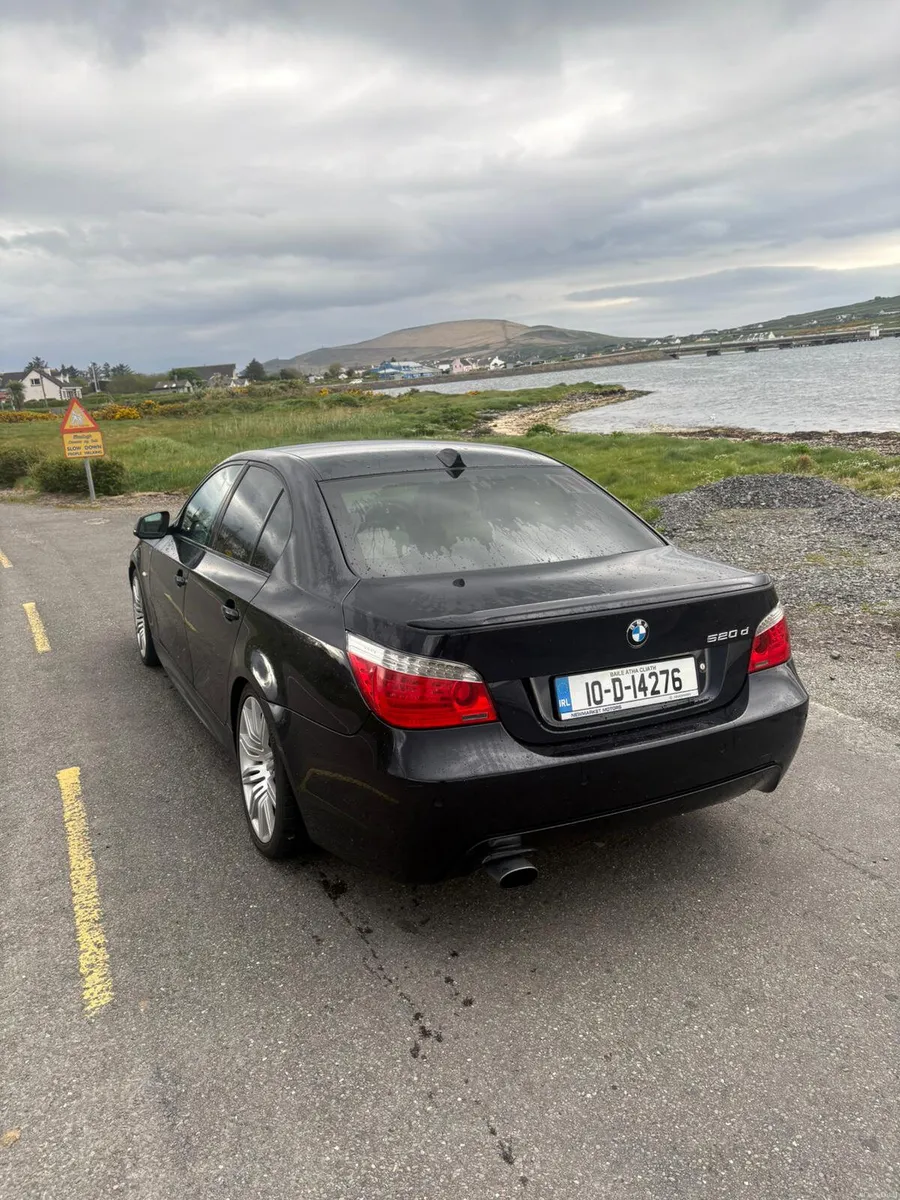 BMW 5-Series 2010 - Image 2