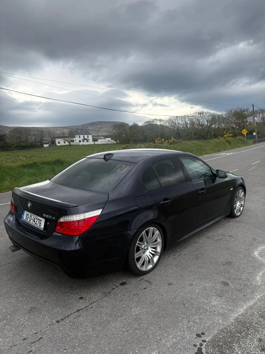 BMW 5-Series 2010 - Image 4