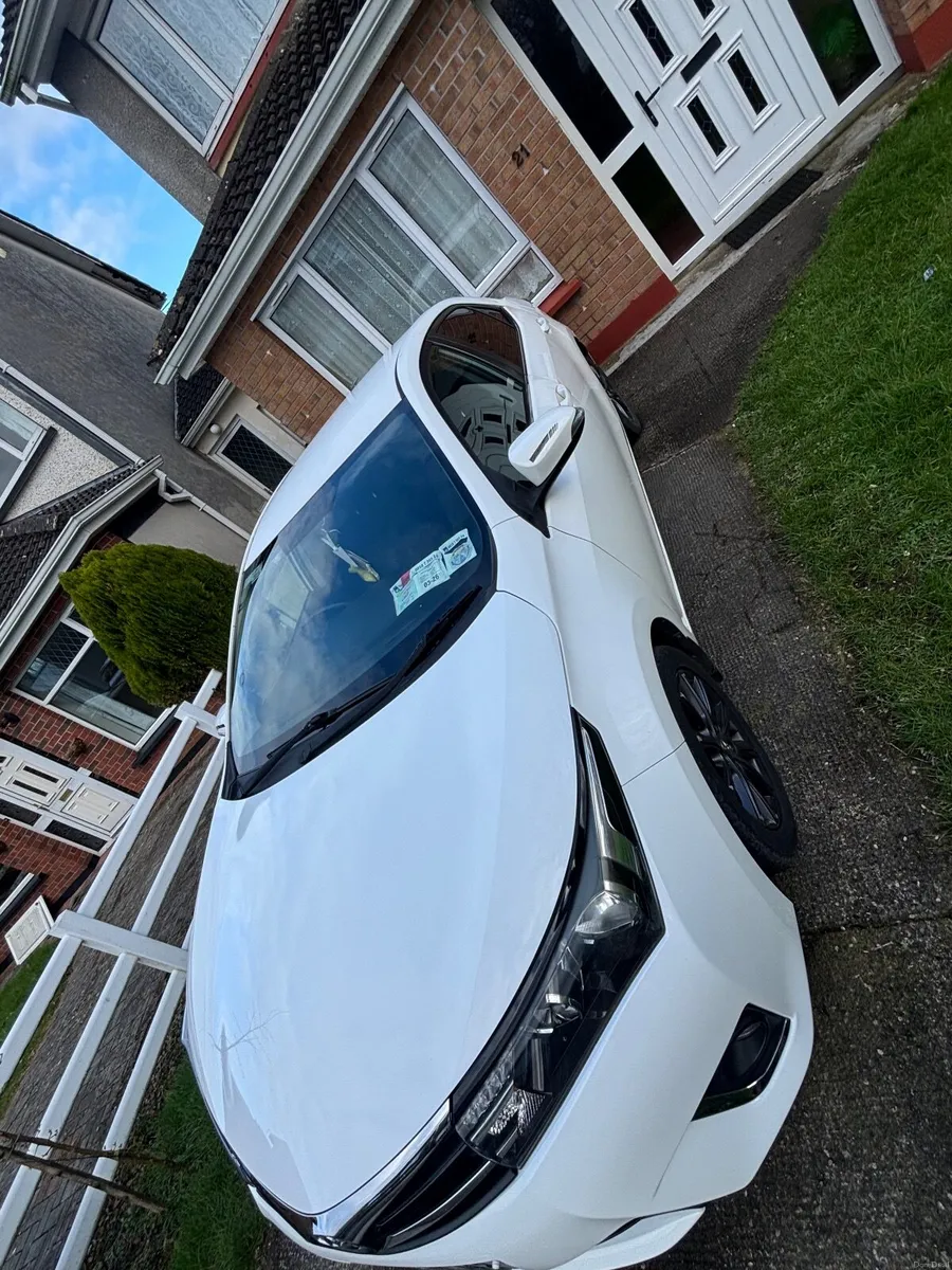 Toyota Corolla 2015 - Image 2