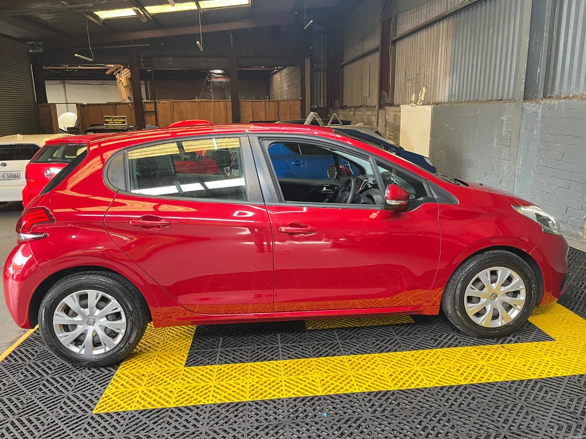 Peugeot 208 automatic 2017 low mileage - Image 5