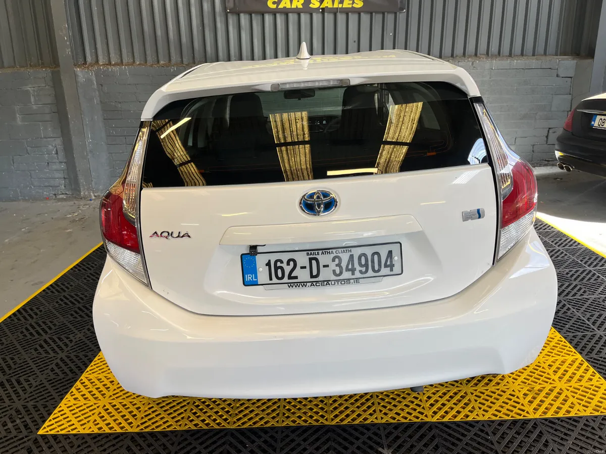 Toyota Aqua 2016 auto - Image 4