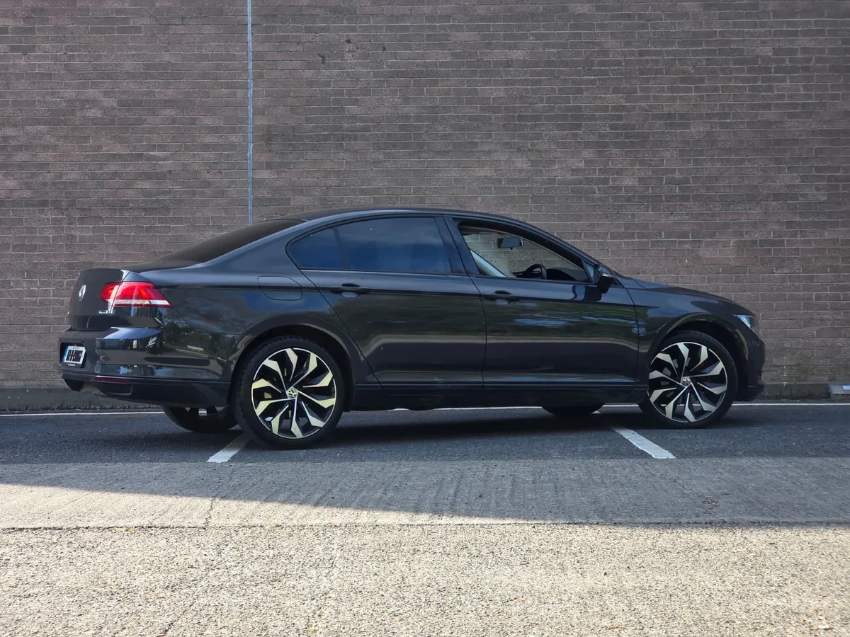 Volkswagen Passat 2016 - Image 3