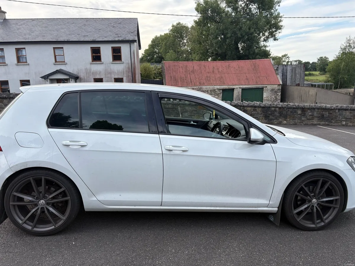 VW Golf 2.0L Bluemotion - Image 2