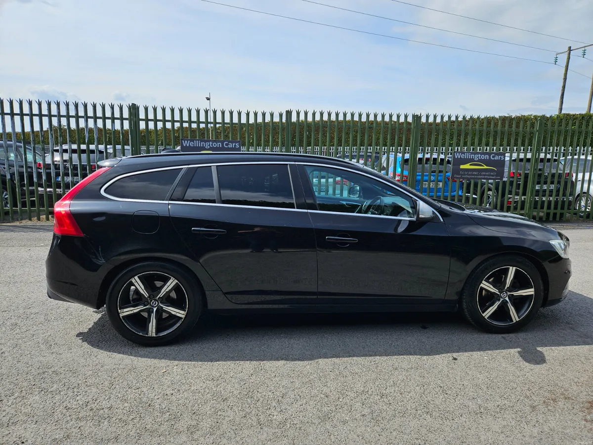 Volvo V60 2017 2.0 D3 150 SE R DESIGN ESTATE - Image 4