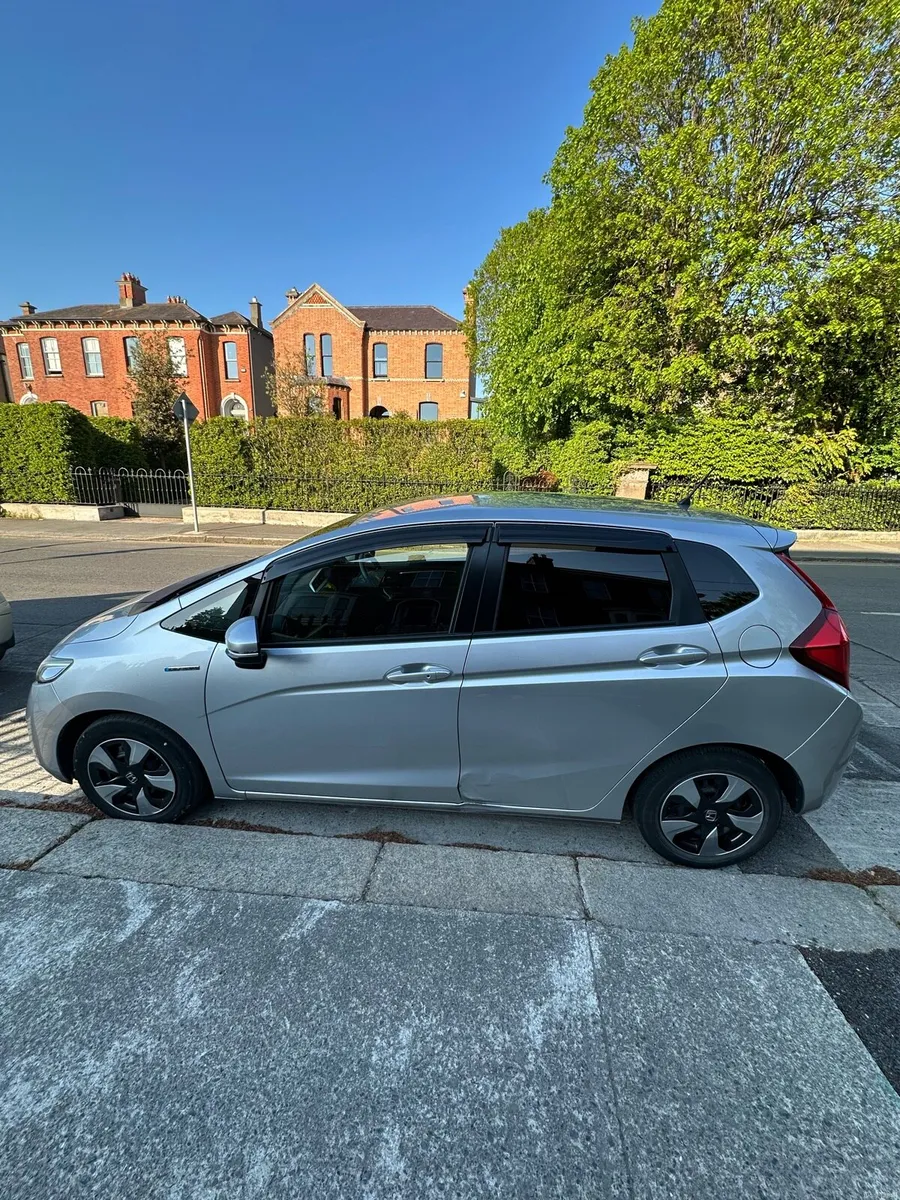 Honda Fit 2017 Hybrid Auto - Image 4