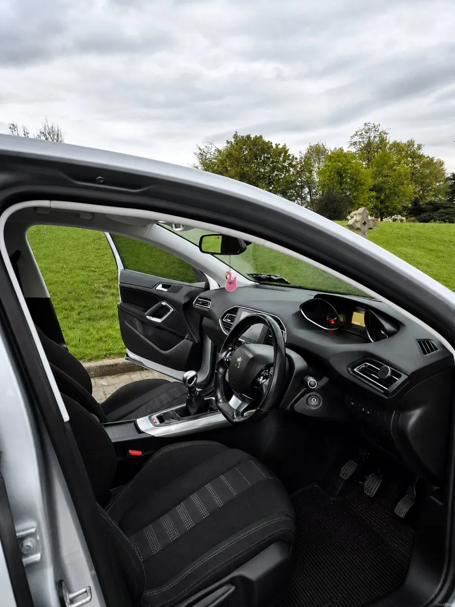 Peugeot 308 Allure...nct 04-2028. - Image 6