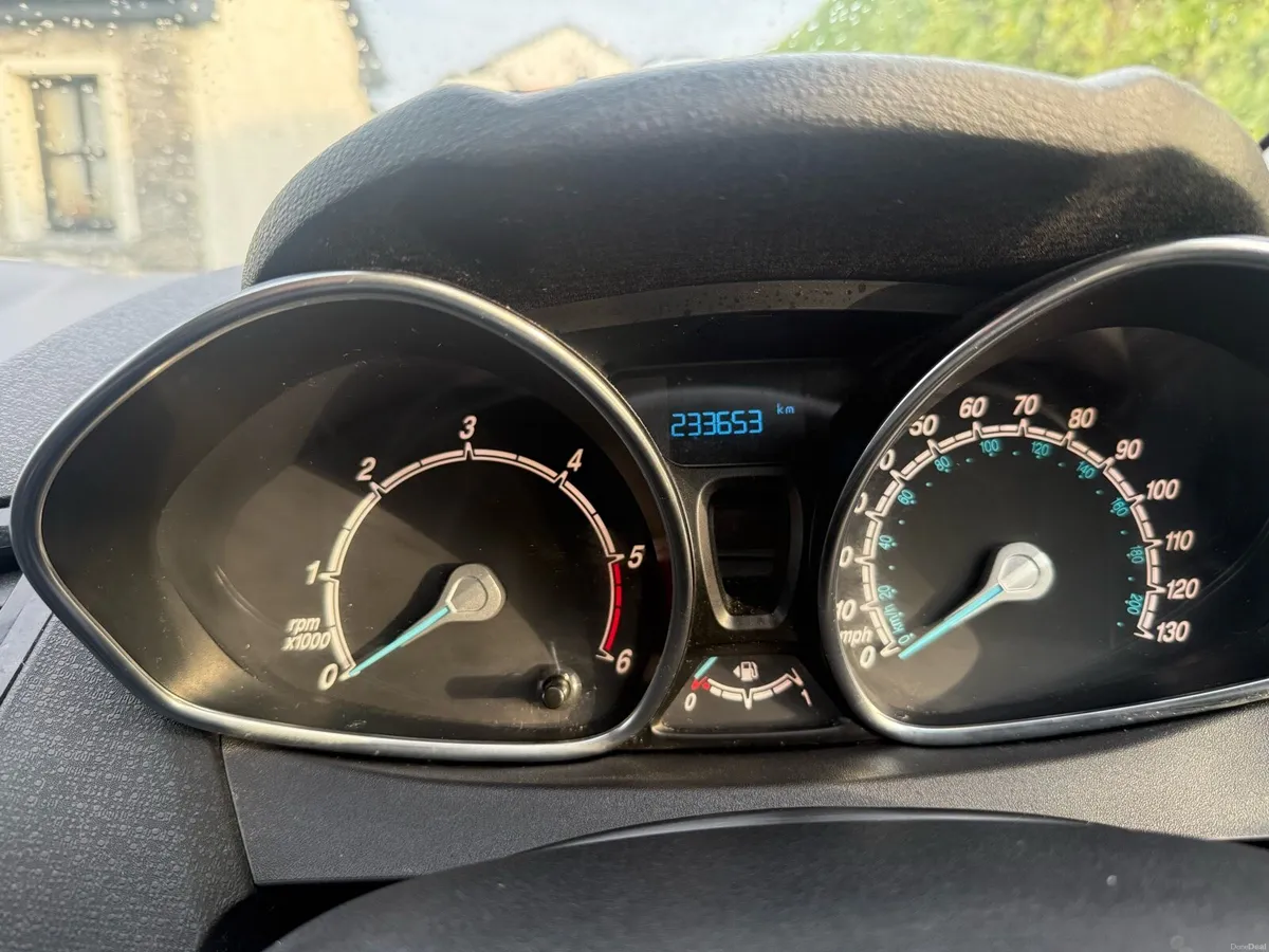 2016 ford fiesta - Image 2
