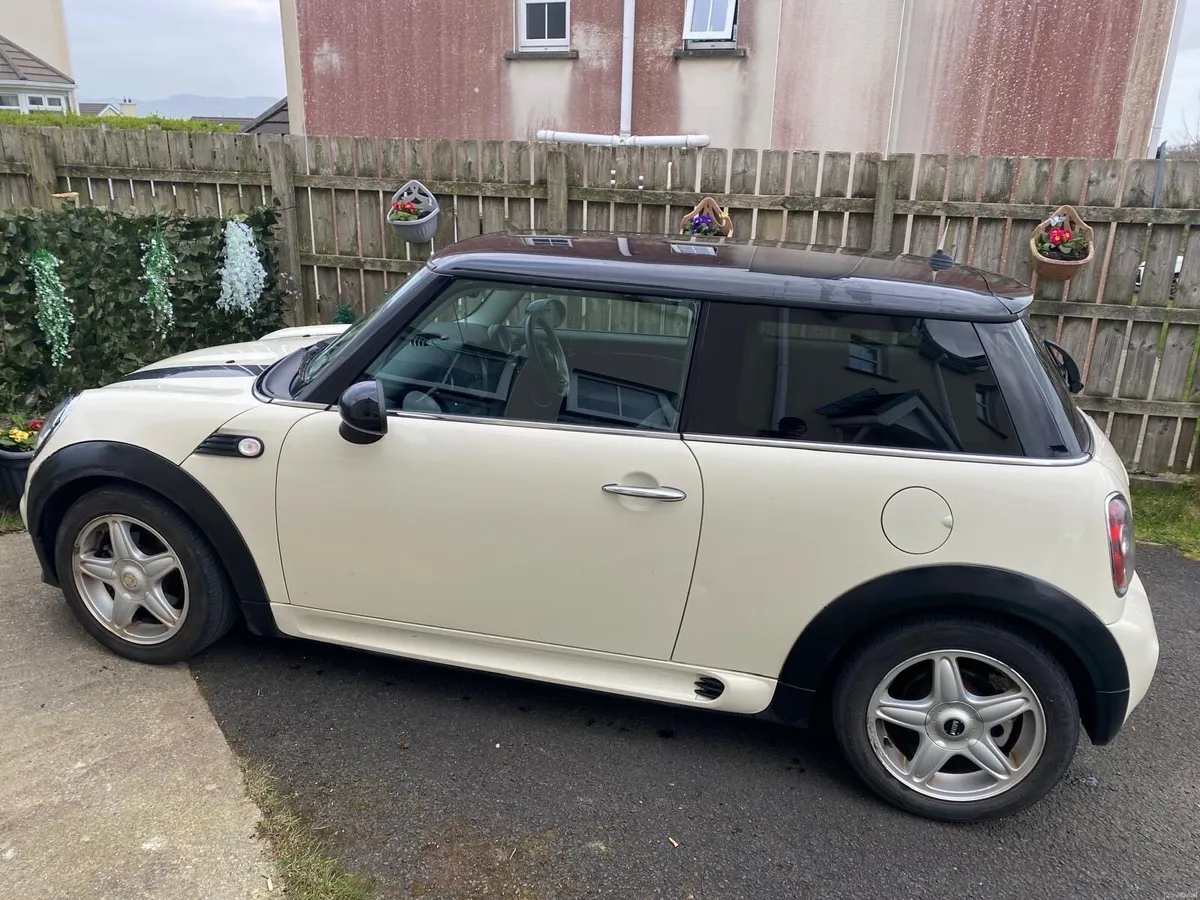 Mini Cooper 2009 - Image 2