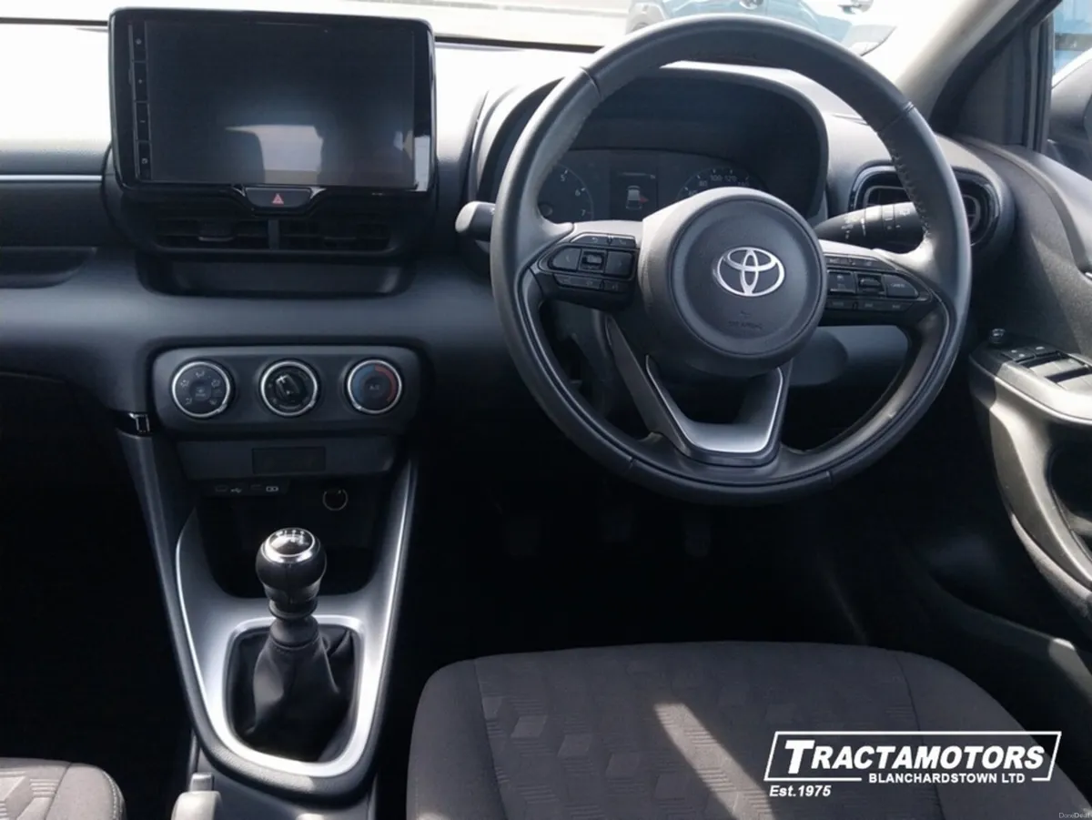 Toyota Yaris 1.5 LUNA - Image 2