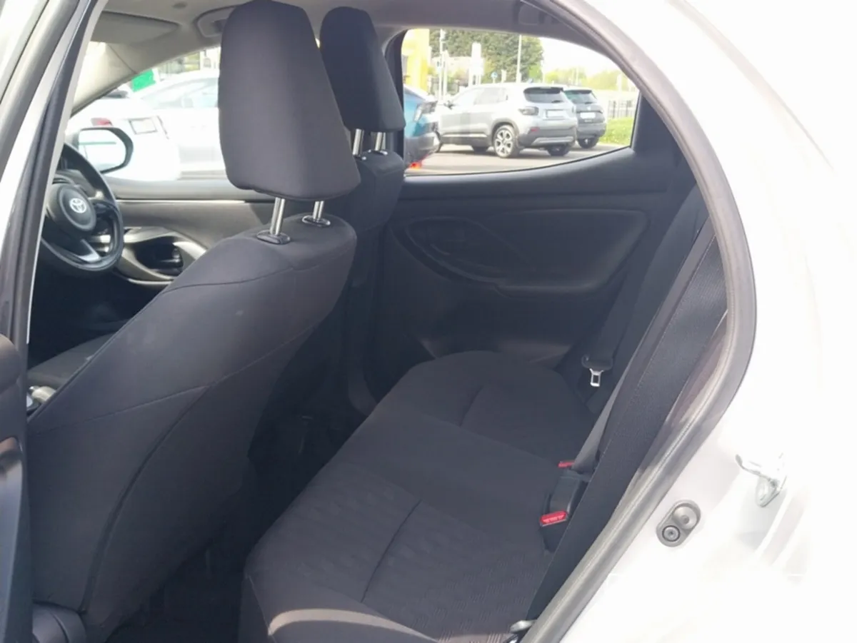 Toyota Yaris 1.5 LUNA - Image 6