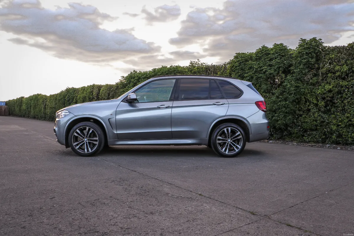 BMW X5 M50D - Image 4