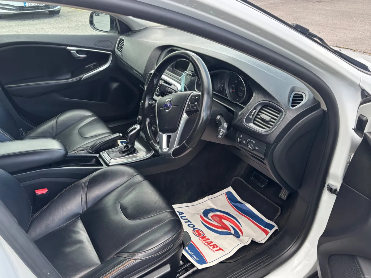 Volvo V40 2016 DIESEL AUTOMATIC - Image 6