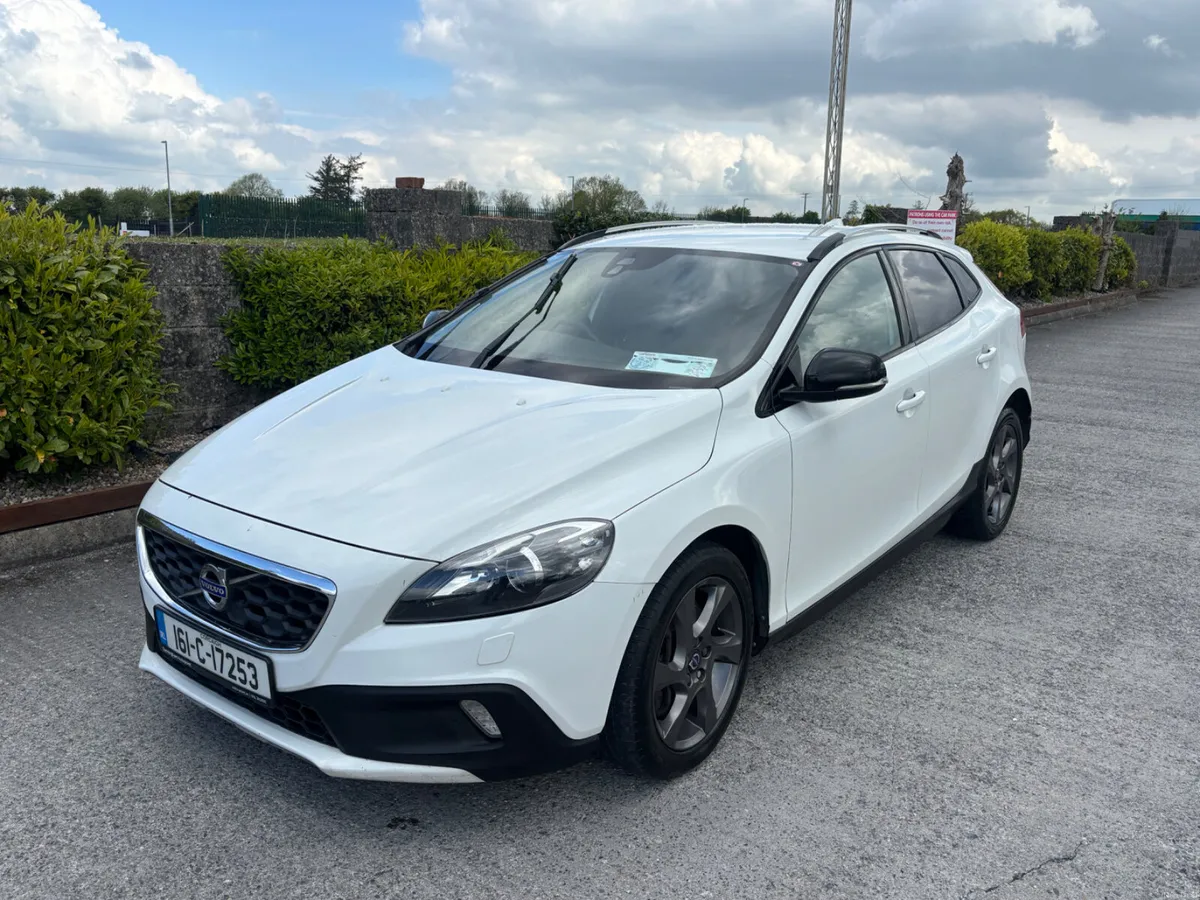 Volvo V40 2016 DIESEL AUTOMATIC - Image 3