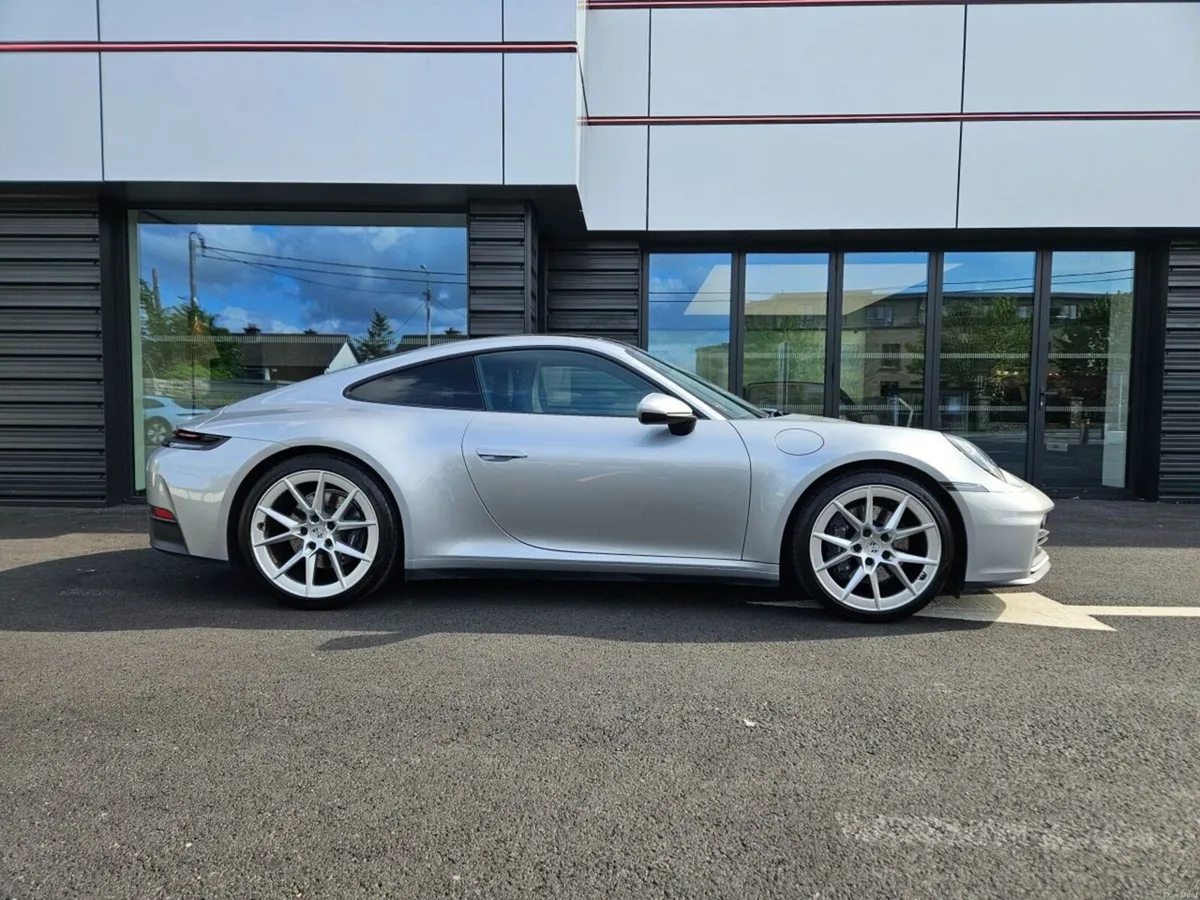 Porsche 911 Carrera - Image 4