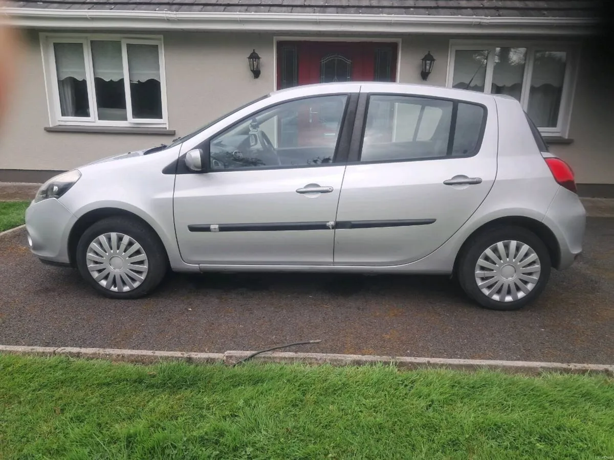 Renault clio NCT 03/27 TAX 08/26 - Image 4