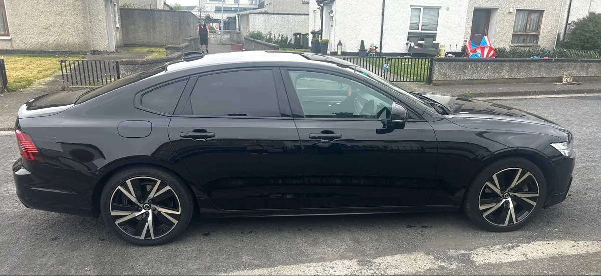 Volvo S90 R Drive T8 Hybrid  2021 - Image 2