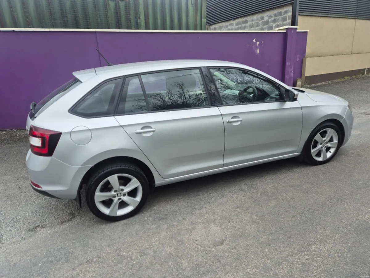 Skoda Rapid SPACEBACK SE TECH T TSI - Image 4
