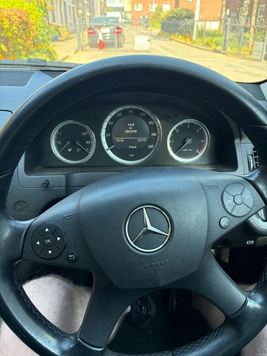 Mercedes-Benz C-Class 2010 - Image 3