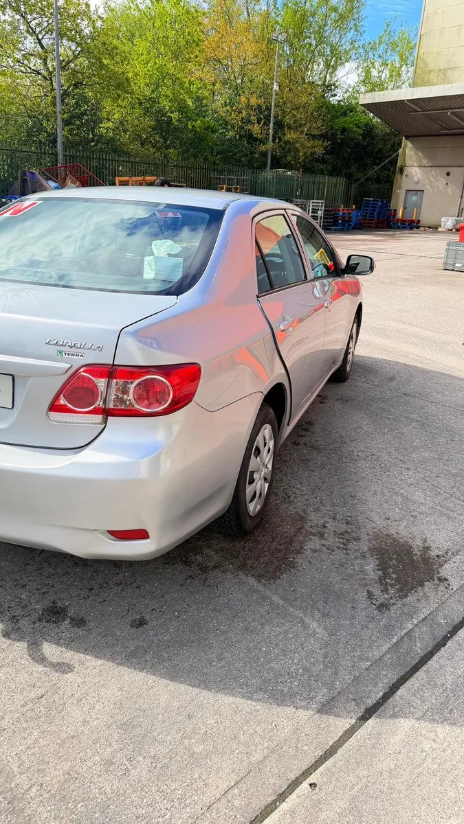 Toyota corolla - Image 4