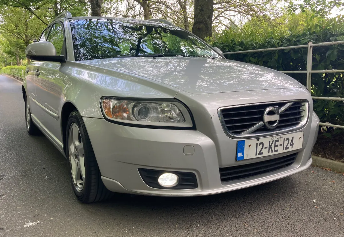 Volvo V50  Estate 1.6 D2 Exclusive Edition - Image 4