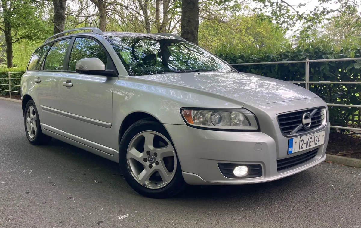 Volvo V50  Estate 1.6 D2 Exclusive Edition - Image 3