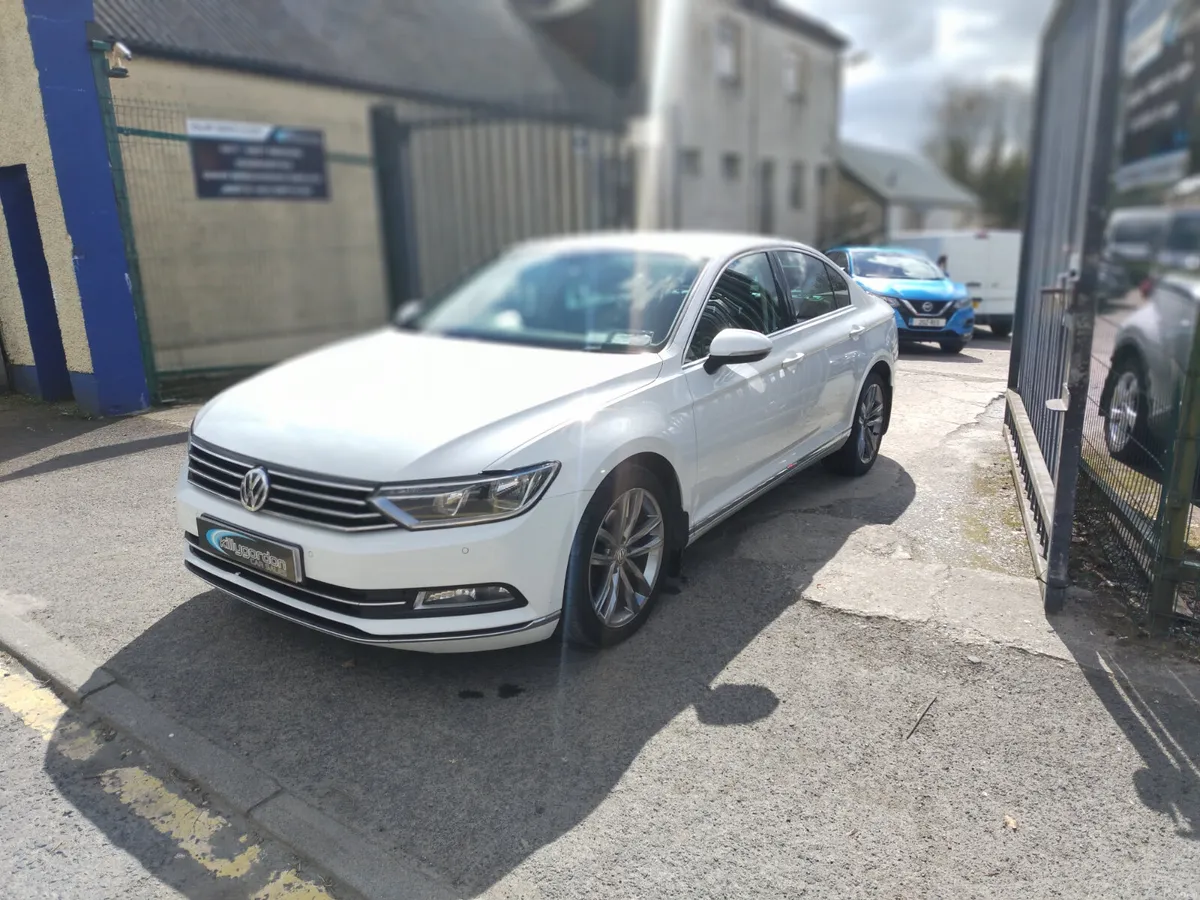 Volkswagen Passat 2016 - Image 2