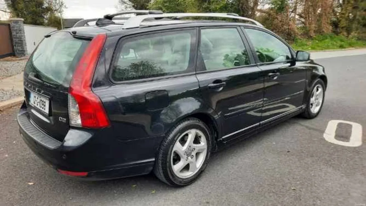 Volvo V50 2012 - Image 2