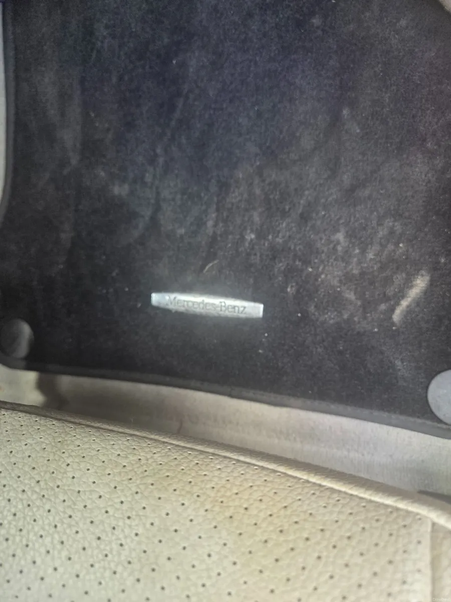 Mercedes-Benz C-Class 2011 - Image 3