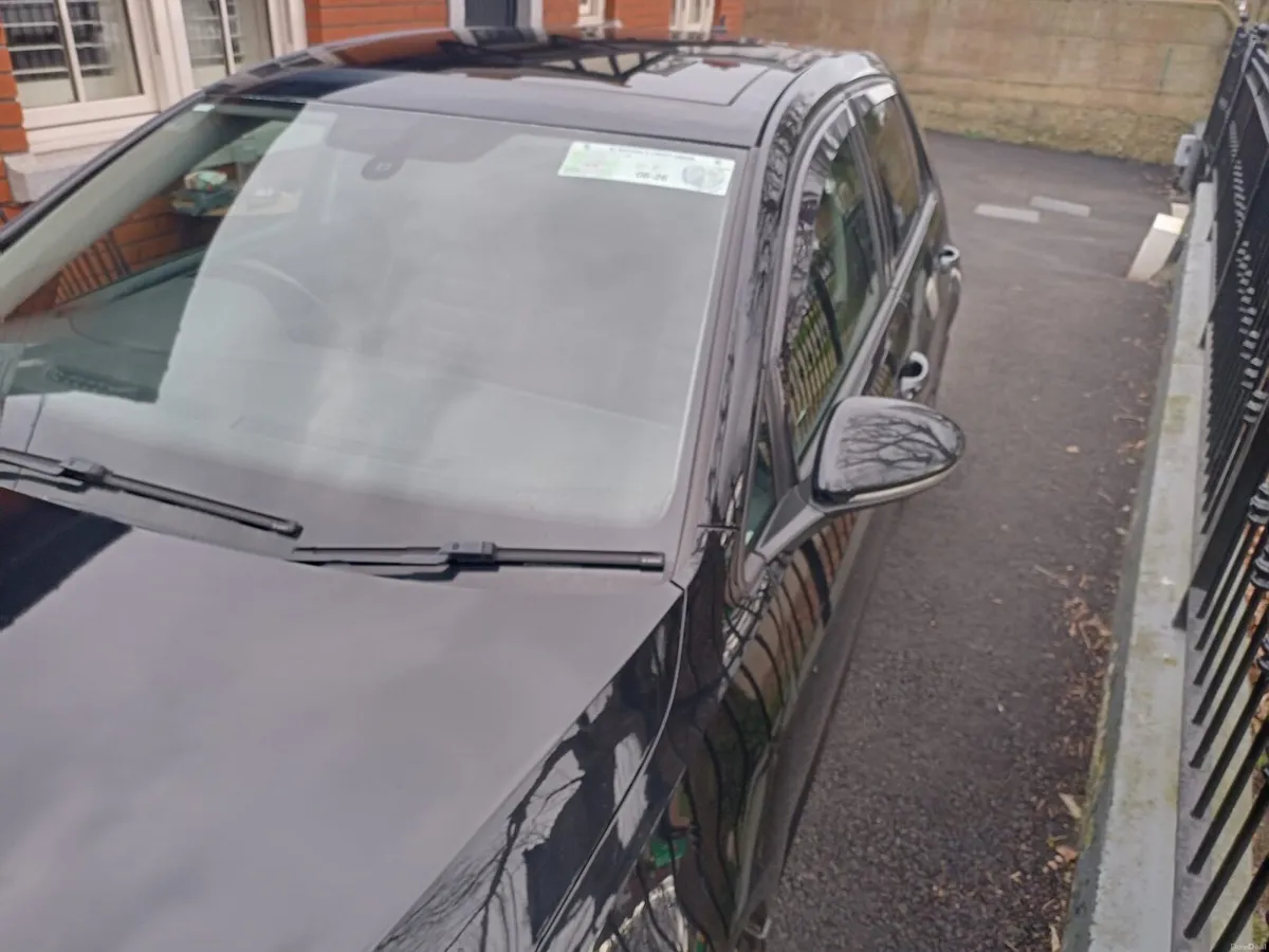 Volkswagen Golf (tan leather) - Image 2