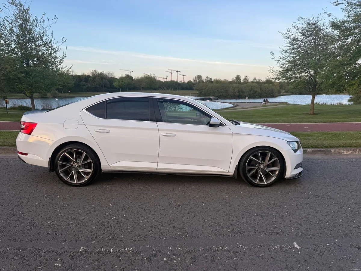 2017 Skoda Superb DSG 2.0 TDI SE - Image 2