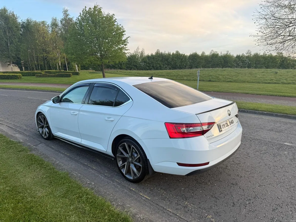 2017 Skoda Superb DSG 2.0 TDI SE - Image 5