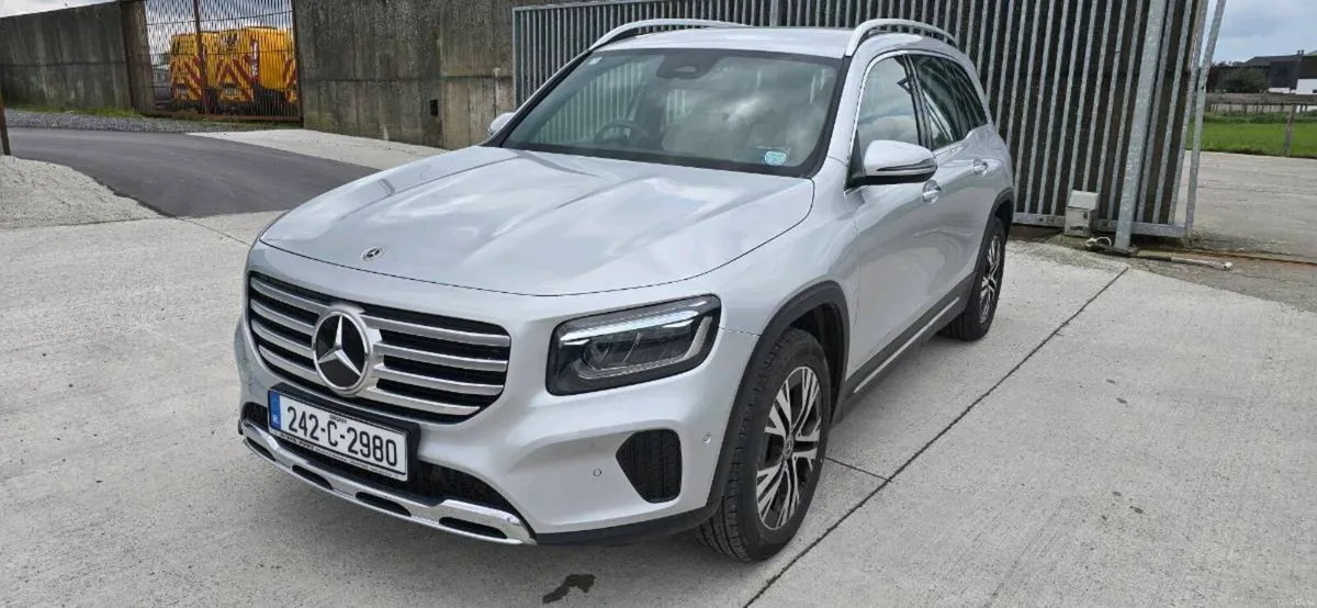 242 Mercedes GLB 2.0 Diesel 7 Seater - Image 2
