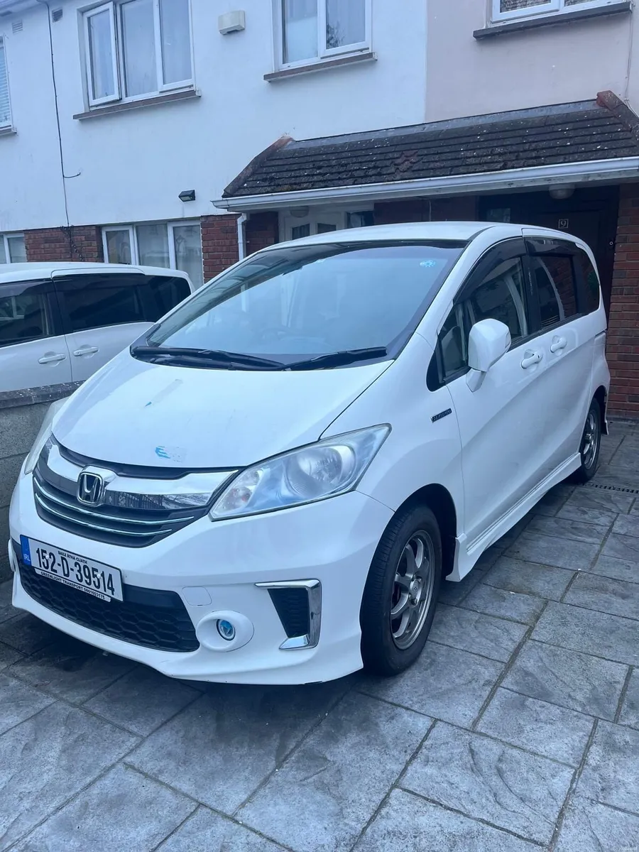 2015  Honda freed white colour - Image 1