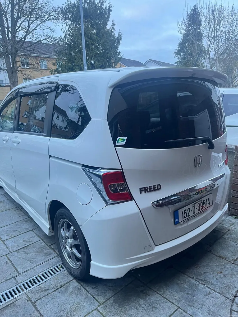 2015  Honda freed white colour - Image 2