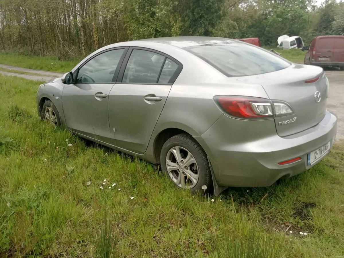 2012 Mazda 3 saloon, tax and tested - Image 2