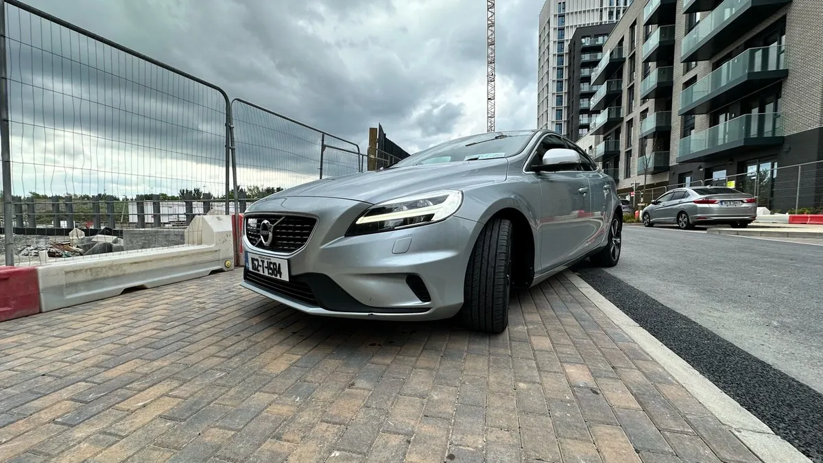 Volvo V40 D4 190bhp R-Design - Image 3