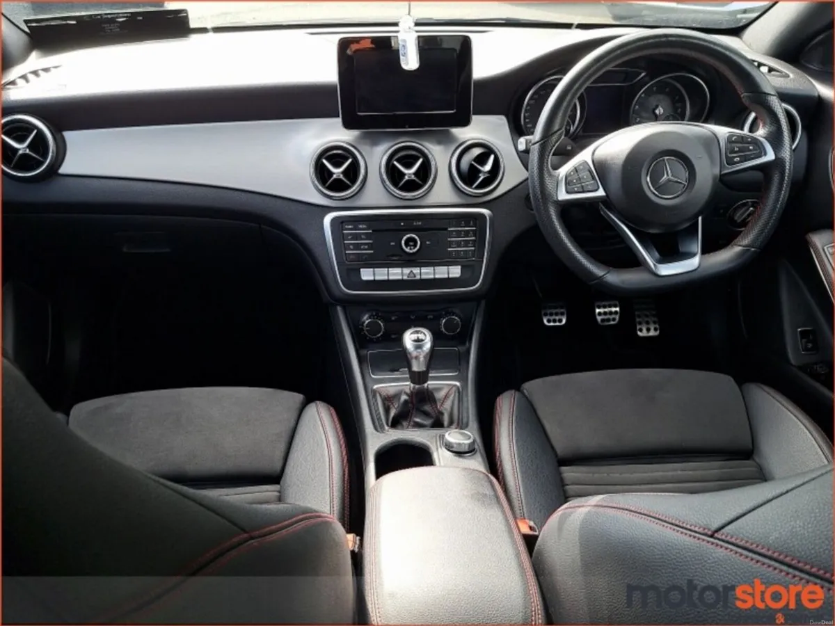 Mercedes-Benz CLA CLA 180 AMG LINE - Image 4