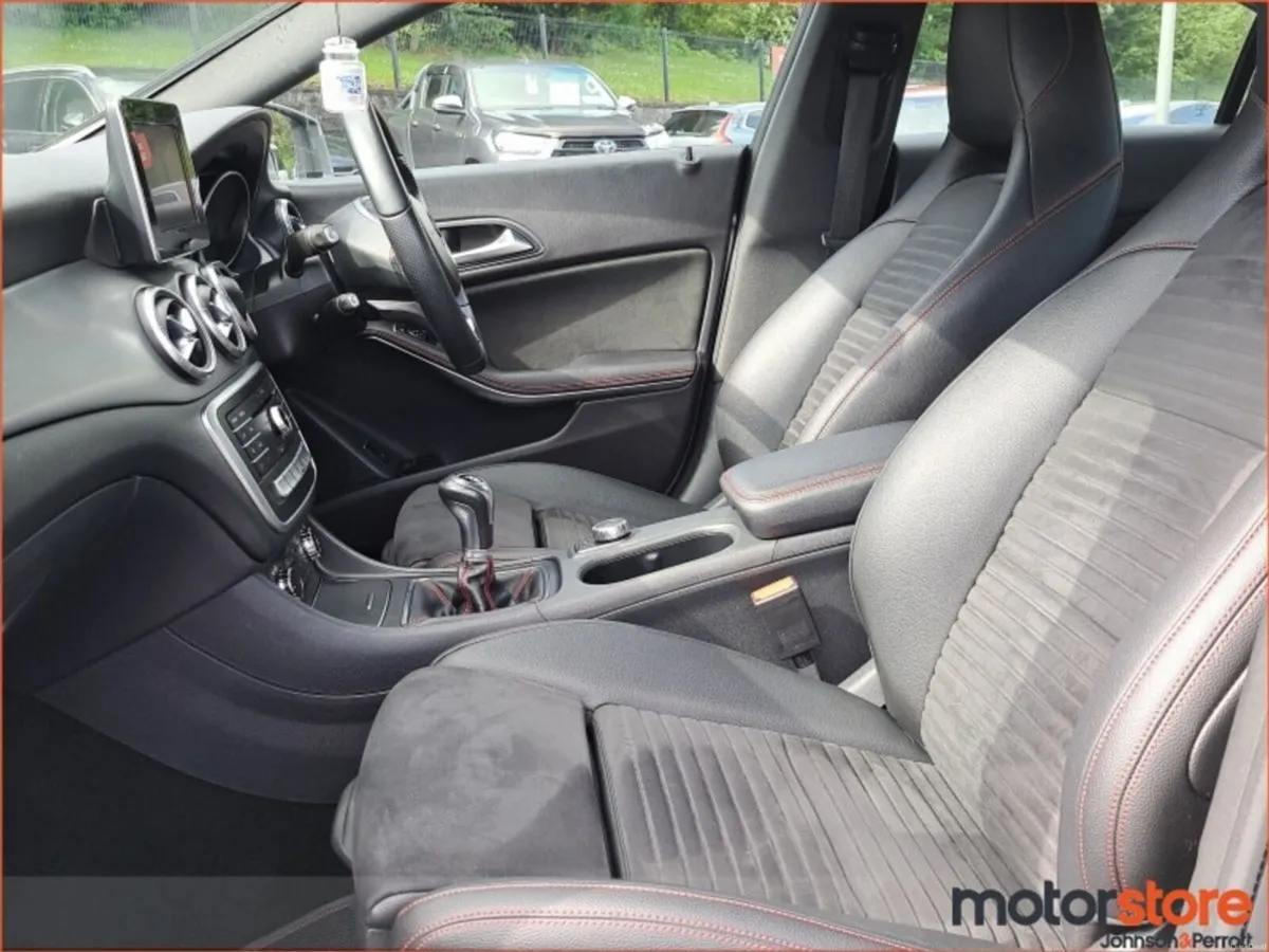 Mercedes-Benz CLA CLA 180 AMG LINE - Image 3