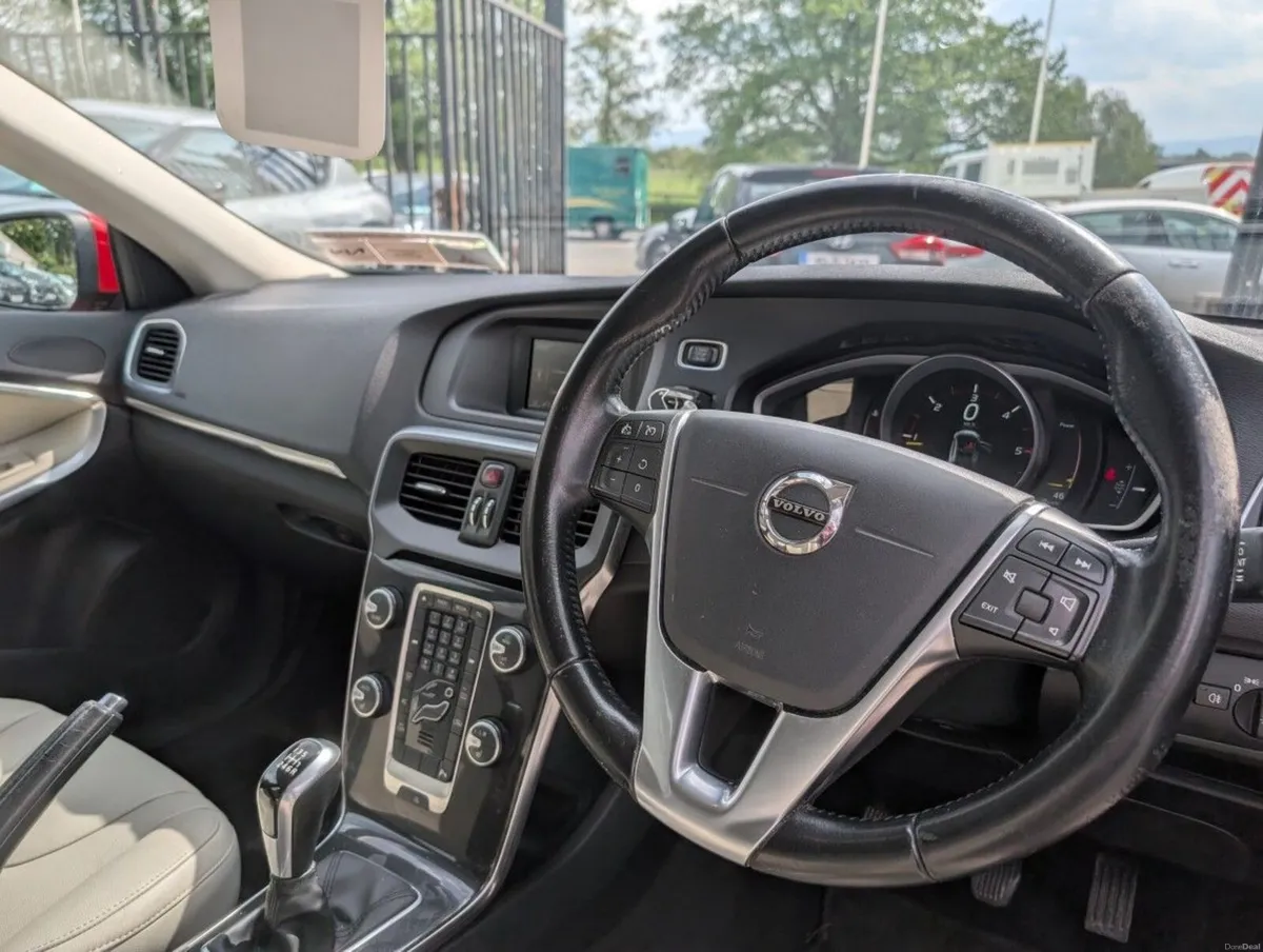Volvo V40 D2 (120hp) Momentum Edition - Image 4
