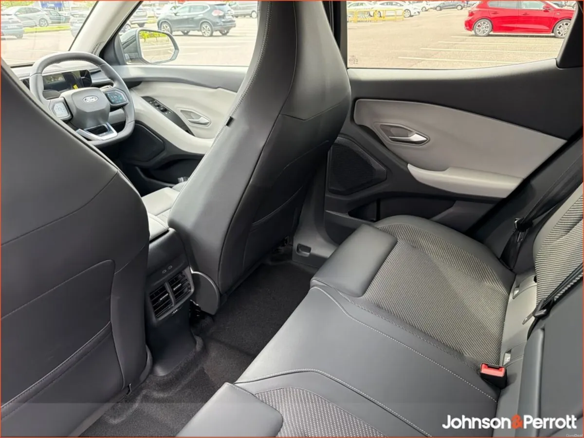 Ford Explorer Select 77kWh Extended Range RWD - Image 5