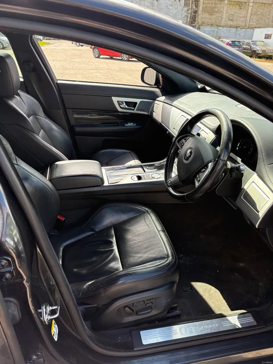 Jaguar Xf 2015 - Image 4