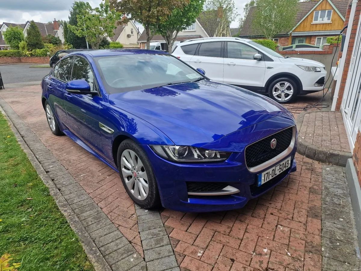 Jaguar XE 2017 R Sport Grill Damaged - Image 1