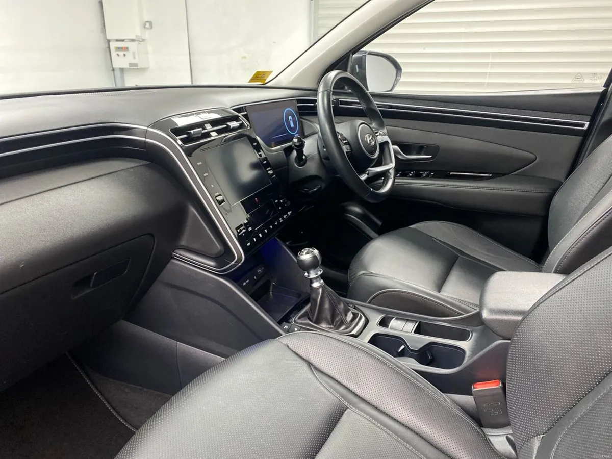 Hyundai Tucson 2WD Executive w.2 Tone Roof - Image 3