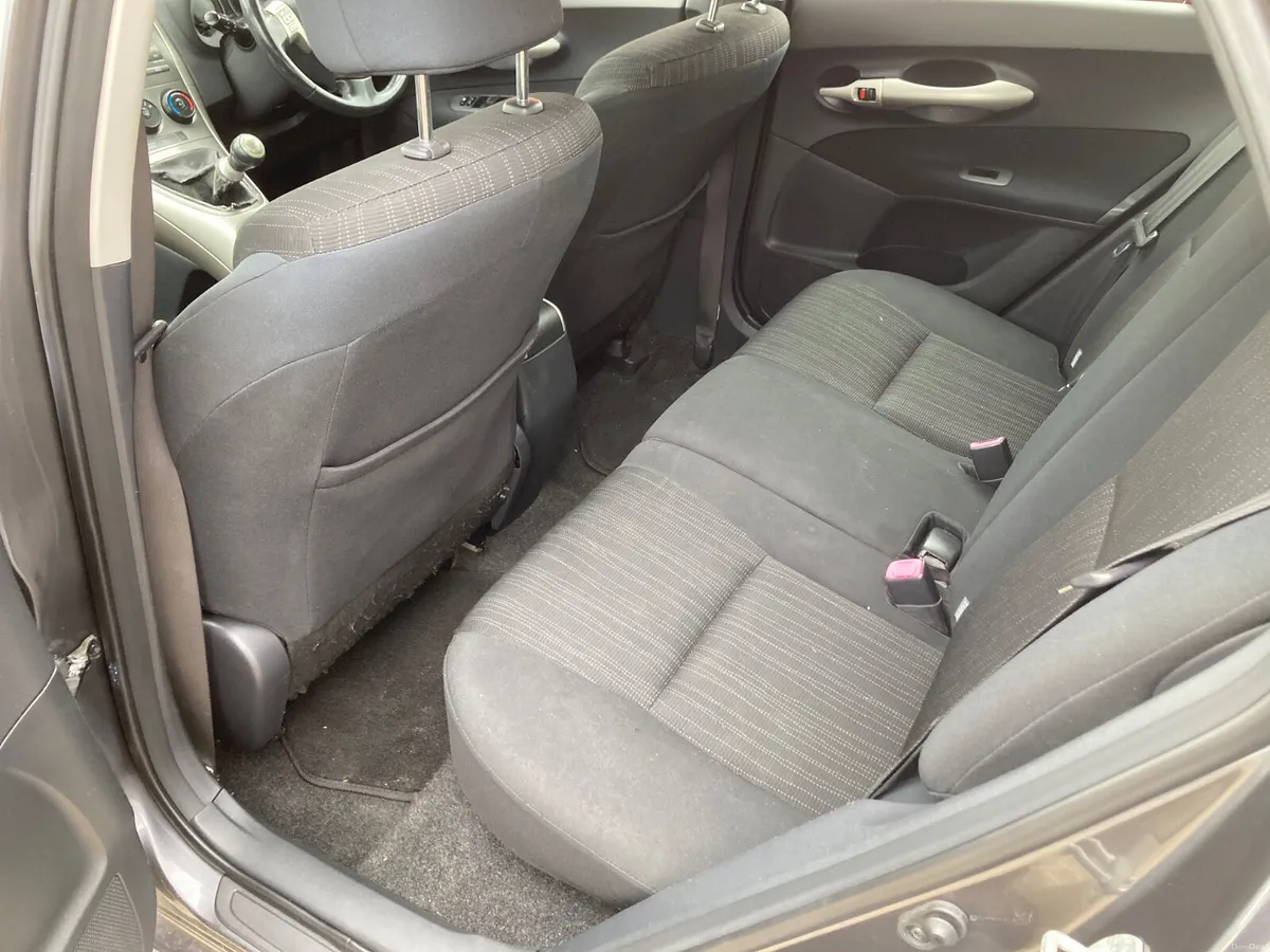 Toyota Auris 2007 Petrol 1.4 - Image 6