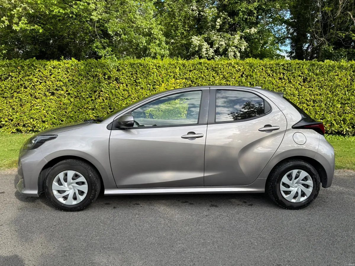 2021 Toyota Yaris Hybrid X  Low Kms €12,950 - Image 3