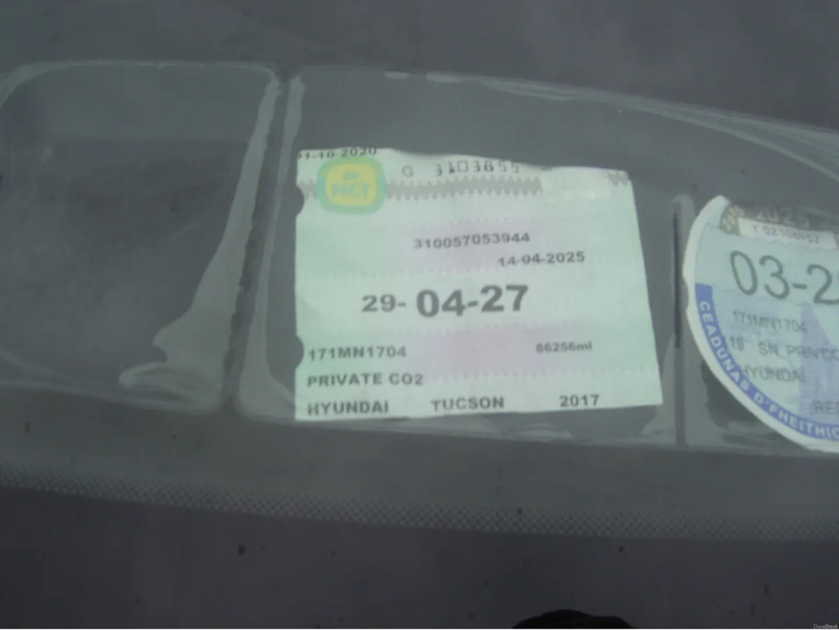 Hyundai Tucson 1.7 SE NAV BLD 116PS 5DR - Image 2