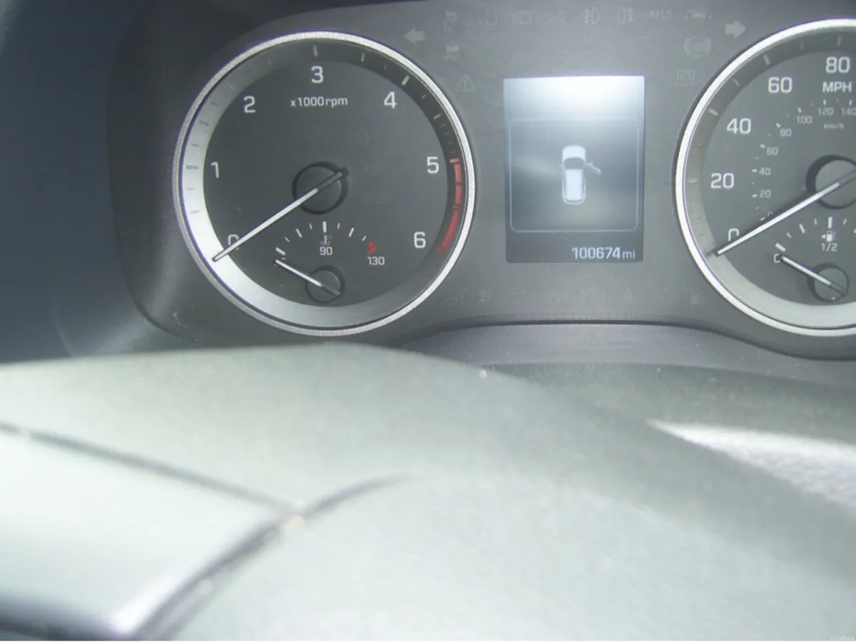 Hyundai Tucson 1.7 SE NAV BLD 116PS 5DR - Image 4