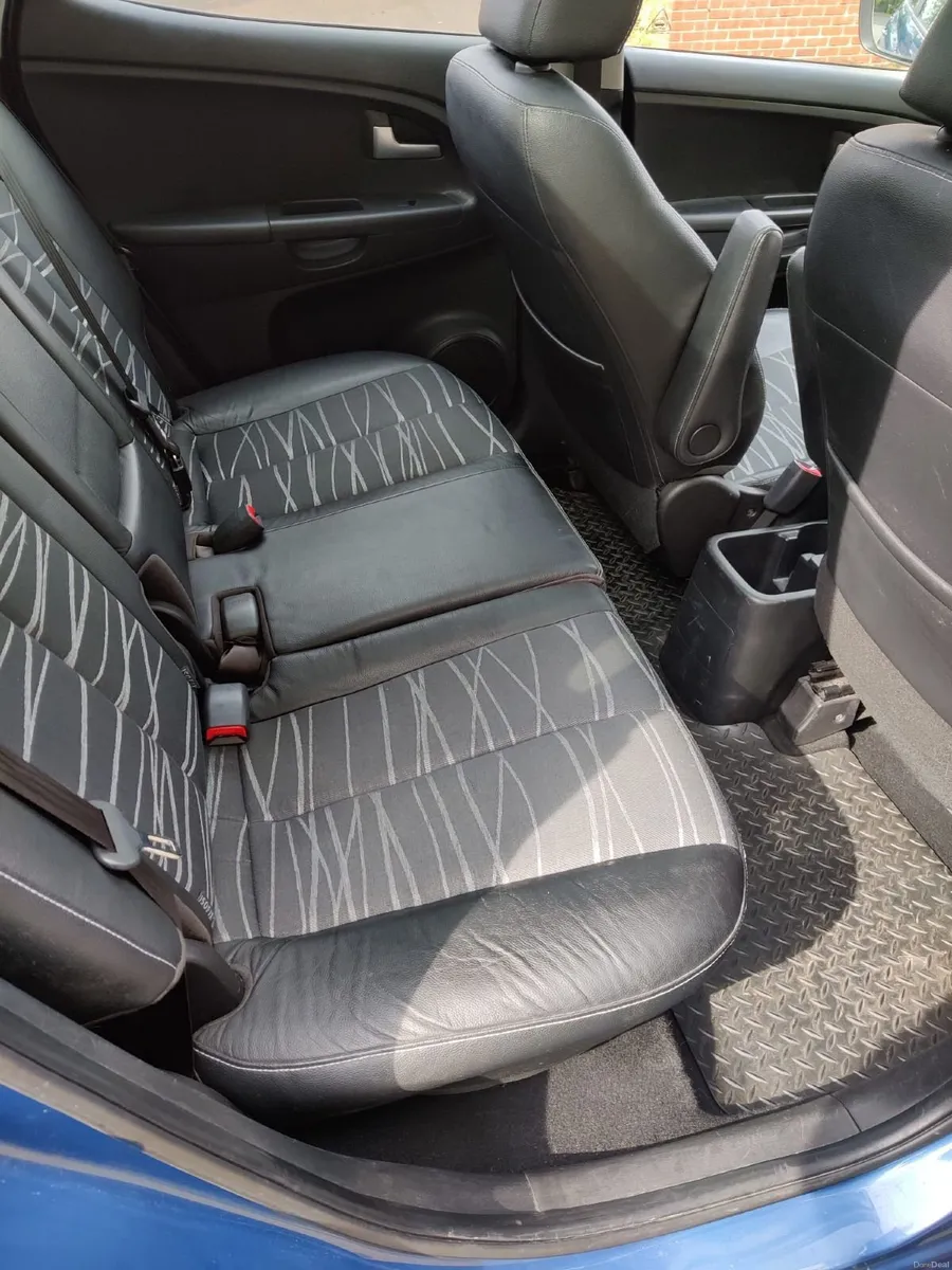Kia Venga 2012 - Image 4